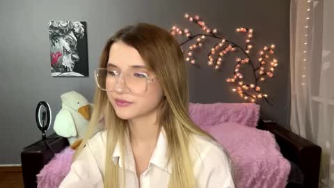 Vikki online show from December 14, 2025, 4:12 pm