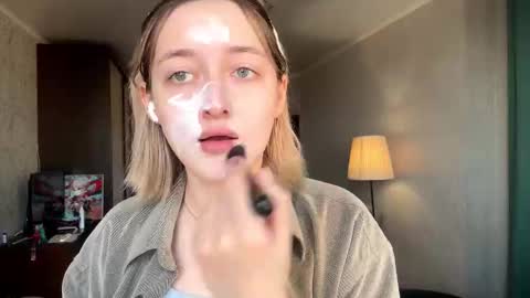 Emily online show from November 25, 2025, 10:04 am