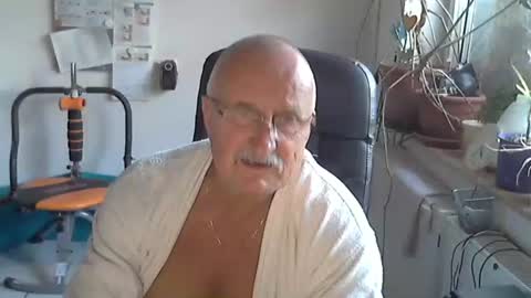 Snapshot of ulli44 chatting on May 18, 2026, 6:14 pm Ulrich online show from May 18, 2026, 6:14 pm
