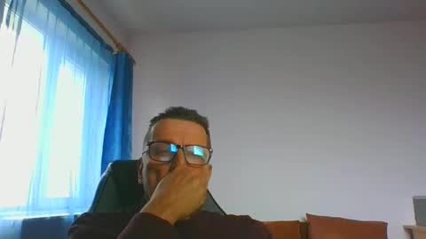 ulmeni4 online show from December 3, 2024, 9:33 am