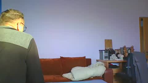 ulmeni4 online show from December 17, 2025, 8:20 am