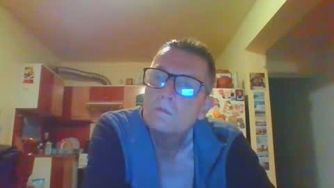 Snapshot of ulmeni4 chatting on April 2, 2026, 7:00 pm ulmeni4 online show from April 2, 2026, 7:00 pm