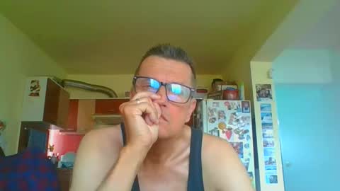 Snapshot of ulmeni4 chatting on April 8, 2026, 7:41 am ulmeni4 online show from April 8, 2026, 7:41 am
