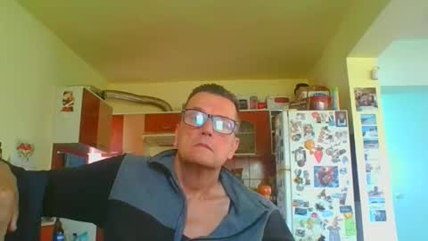 Snapshot of ulmeni4 chatting on April 9, 2026, 10:53 am ulmeni4 online show from April 9, 2026, 10:53 am