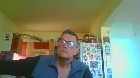 Snapshot of ulmeni4 chatting on April 10, 2026, 7:57 am ulmeni4 online show from April 10, 2026, 7:57 am