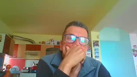 Snapshot of ulmeni4 chatting on April 13, 2026, 9:26 am ulmeni4 online show from April 13, 2026, 9:26 am