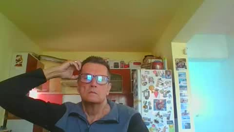 Snapshot of ulmeni4 chatting on April 14, 2026, 9:26 am ulmeni4 online show from April 14, 2026, 9:26 am