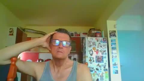 Snapshot of ulmeni4 chatting on April 15, 2026, 2:24 pm ulmeni4 online show from April 15, 2026, 2:24 pm
