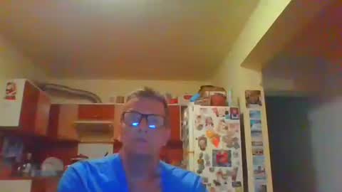 Snapshot of ulmeni4 chatting on April 19, 2026, 6:21 pm ulmeni4 online show from April 19, 2026, 6:21 pm