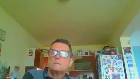 Snapshot of ulmeni4 chatting on April 20, 2026, 10:29 am ulmeni4 online show from April 20, 2026, 10:29 am