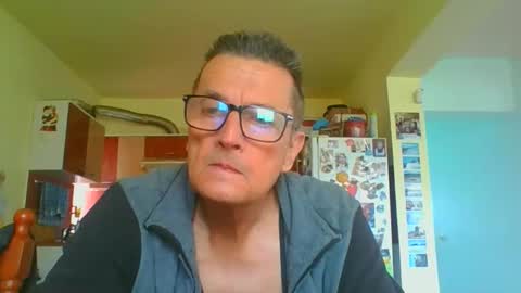 Snapshot of ulmeni4 chatting on April 21, 2026, 11:38 am ulmeni4 online show from April 21, 2026, 11:38 am