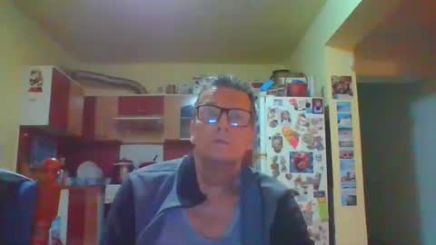 Snapshot of ulmeni4 chatting on April 24, 2026, 9:17 pm ulmeni4 online show from April 24, 2026, 9:17 pm