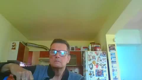 Snapshot of ulmeni4 chatting on May 5, 2026, 11:51 am ulmeni4 online show from May 5, 2026, 11:51 am