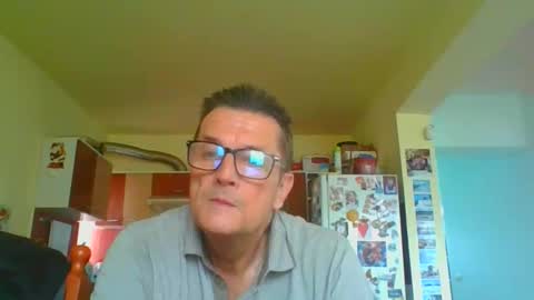 Snapshot of ulmeni4 chatting on May 7, 2026, 7:14 am ulmeni4 online show from May 7, 2026, 7:14 am