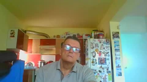 Snapshot of ulmeni4 chatting on May 8, 2026, 5:57 am ulmeni4 online show from May 8, 2026, 5:57 am