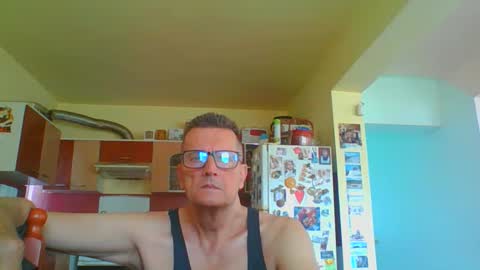 Snapshot of ulmeni4 chatting on May 10, 2026, 2:00 pm ulmeni4 online show from May 10, 2026, 2:00 pm