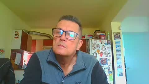 Snapshot of ulmeni4 chatting on May 21, 2026, 11:28 am ulmeni4 online show from May 21, 2026, 11:28 am