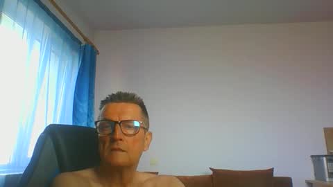 Snapshot of ulmeni7 chatting on March 17, 2026, 7:23 am ulmeni7 online show from March 17, 2026, 7:23 am