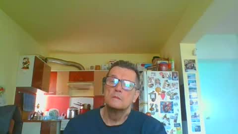 Snapshot of ulmeni7 chatting on March 25, 2026, 7:47 am ulmeni7 online show from March 25, 2026, 7:47 am