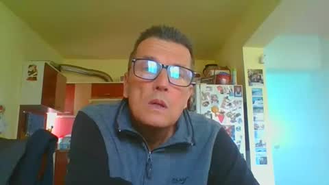 Snapshot of ulmeni7 chatting on April 12, 2026, 9:58 am ulmeni7 online show from April 12, 2026, 9:58 am