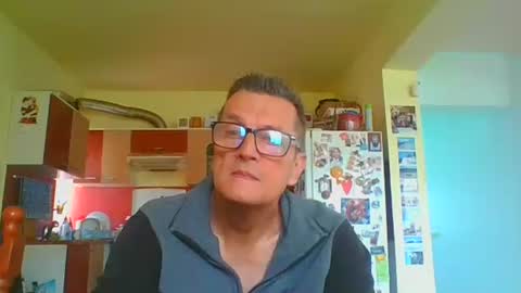 Snapshot of ulmeni7 chatting on April 13, 2026, 10:10 am ulmeni7 online show from April 13, 2026, 10:10 am