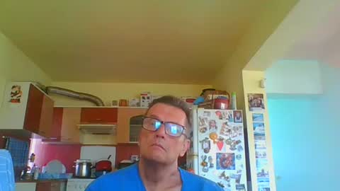 Snapshot of ulmeni7 chatting on April 19, 2026, 12:26 pm ulmeni7 online show from April 19, 2026, 12:26 pm