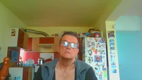 Snapshot of ulmeni7 chatting on April 21, 2026, 12:22 pm ulmeni7 online show from April 21, 2026, 12:22 pm