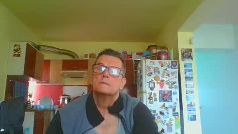 Snapshot of ulmeni7 chatting on April 23, 2026, 10:58 am ulmeni7 online show from April 23, 2026, 10:58 am