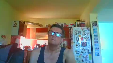 Snapshot of ulmeni7 chatting on May 4, 2026, 7:04 am ulmeni7 online show from May 4, 2026, 7:04 am