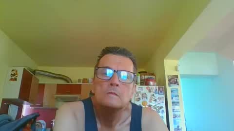Snapshot of ulmeni7 chatting on May 5, 2026, 12:35 pm ulmeni7 online show from May 5, 2026, 12:35 pm