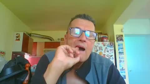 Snapshot of ulmeni7 chatting on May 10, 2026, 11:59 am ulmeni7 online show from May 10, 2026, 11:59 am