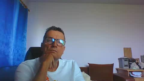 Snapshot of ulmeni7 chatting on June 19, 2026, 7:01 am ulmeni7 online show from June 19, 2026, 7:01 am