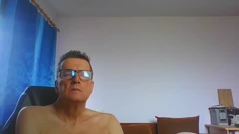 Snapshot of ulmeni7 chatting on July 3, 2026, 11:27 am ulmeni7 online show from July 3, 2026, 11:27 am