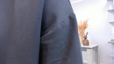 Kira online show from November 29, 2025, 3:15 pm