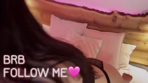 Una  online show from December 6, 2024, 12:38 pm