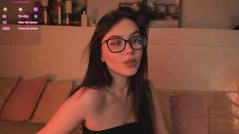 Una  online show from April 4, 2026, 10:24 am