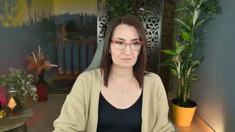 UnaTera online show from November 4, 2025, 9:08 am