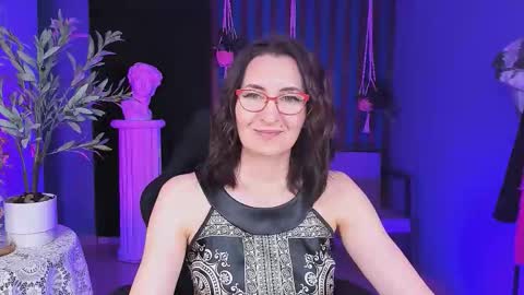 UnaTera online show from November 9, 2025, 5:28 am