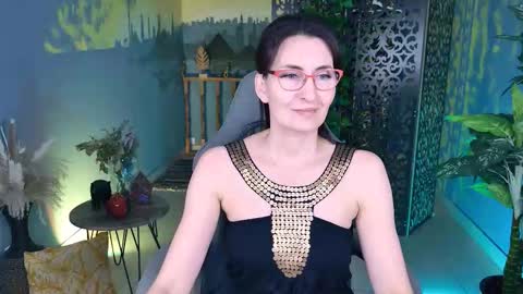 UnaTera online show from November 10, 2025, 9:19 am