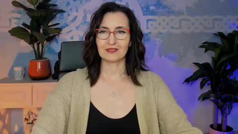 UnaTera online show from November 24, 2025, 9:09 am