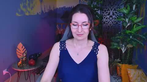 UnaTera online show from November 30, 2025, 5:22 am