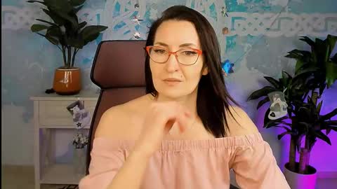 UnaTera online show from December 21, 2025, 9:16 am