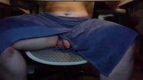 Under the desk online show from January 16, 2026, 10:47 pm