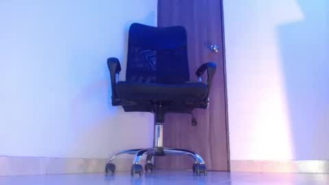 Snapshot of underlana____ chatting on April 29, 2026, 12:05 am online show from April 29, 2026, 12:05 am