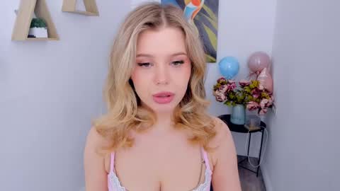 Snapshot of unforgettablalice chatting on April 28, 2026, 7:52 pm Alice online show from April 28, 2026, 7:52 pm