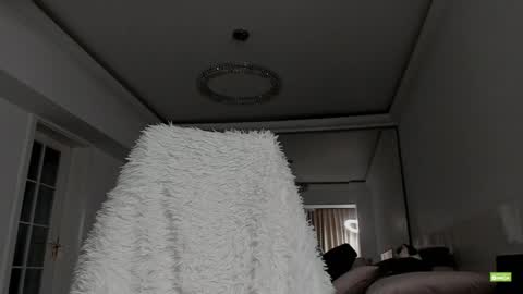 Snapshot of unforgettable_s chatting on December 5, 2024, 10:12 pm Silvia online show from December 5, 2024, 10:12 pm