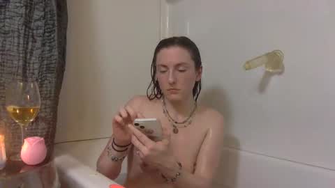 Lola Moonstone online show from March 12, 2026, 1:23 am