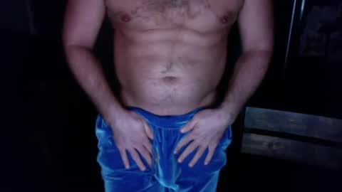 Snapshot of universalstudihoes chatting on December 14, 2024, 10:34 am universalstudihoes online show from December 14, 2024, 10:34 am