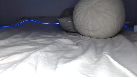 unveilx_ online show from April 18, 2026, 7:07 pm