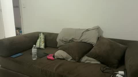 Stepbro online show from April 8, 2026, 11:27 pm